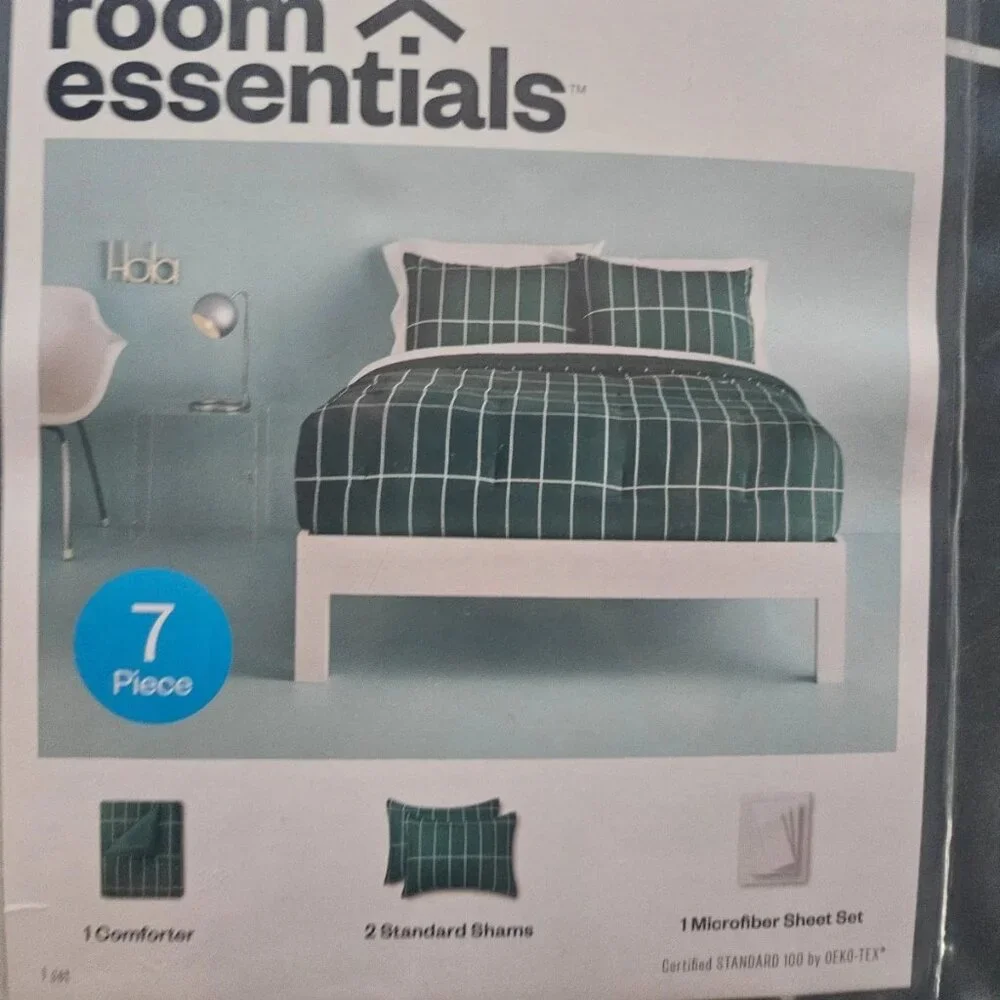 Room Essentials Reversible Comforter & Sheet Set Dark Green 7 Pieces Queen New